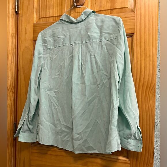 Gorgeous Chico’s size 2 seafoam button down shirt - Picture 5 of 10